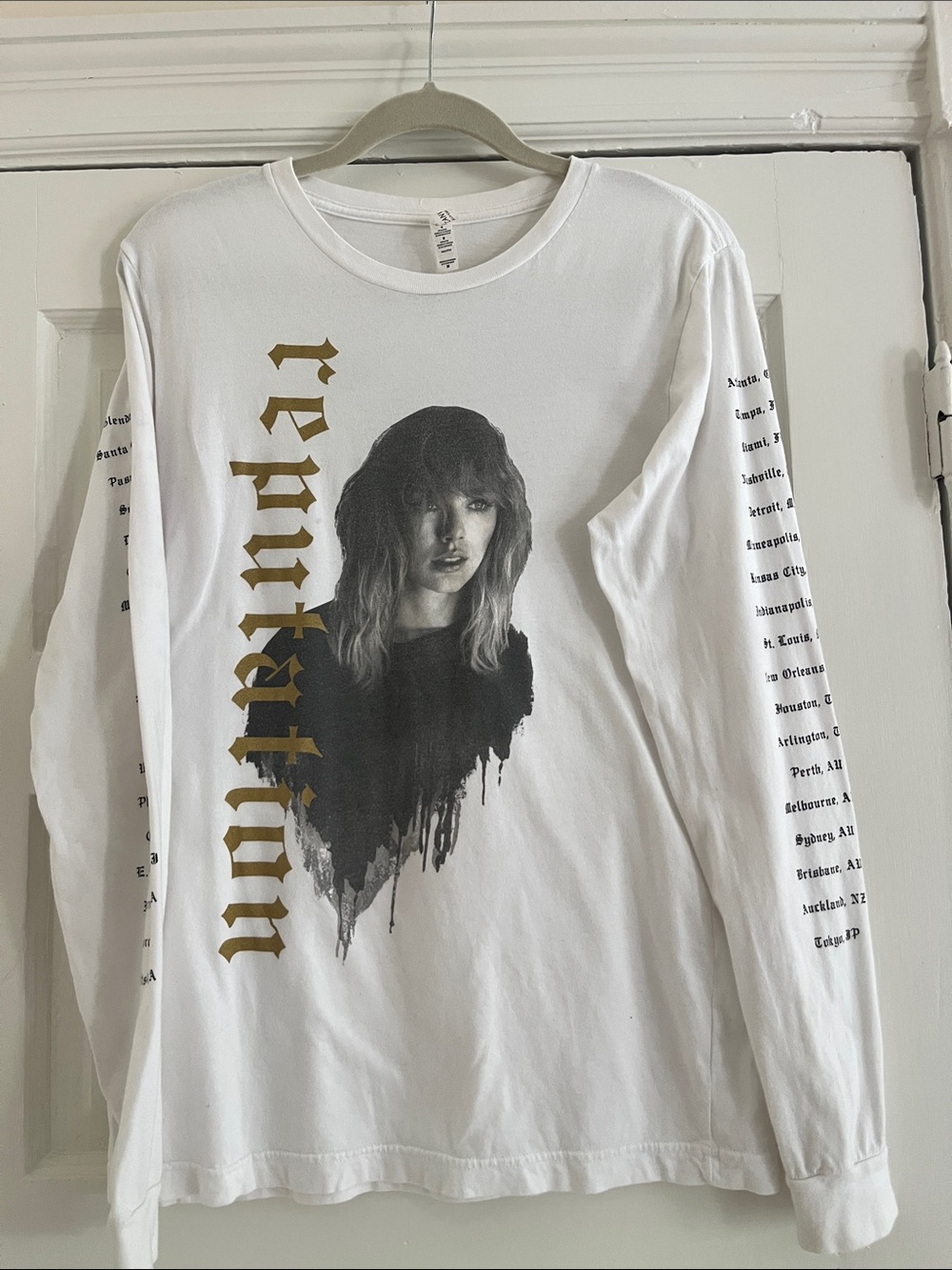 Taylor Swift Tour L/S Tee Size Medium